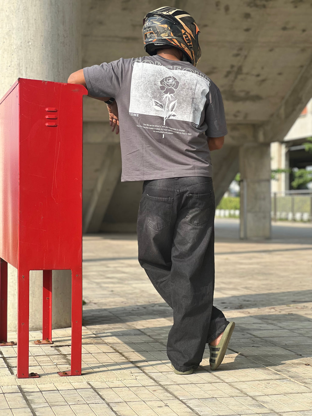 Cursed rose, Drop shoulder